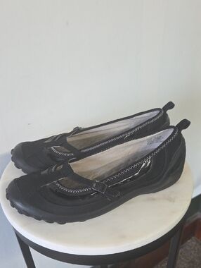 Women’s Black Casual Mary Jane Flats with Adjustable Strap Size 7.5